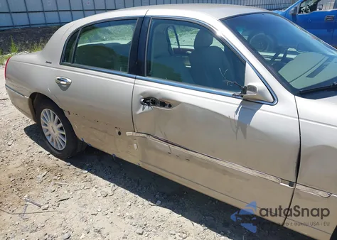 2004 Lincoln Town Car Signature из США, поврежденный, VIN 1LNHM81W74Y650763